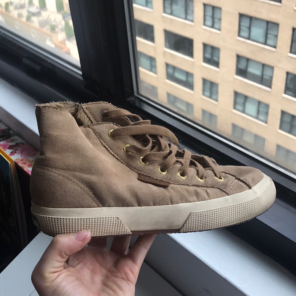 Beige suede supergas